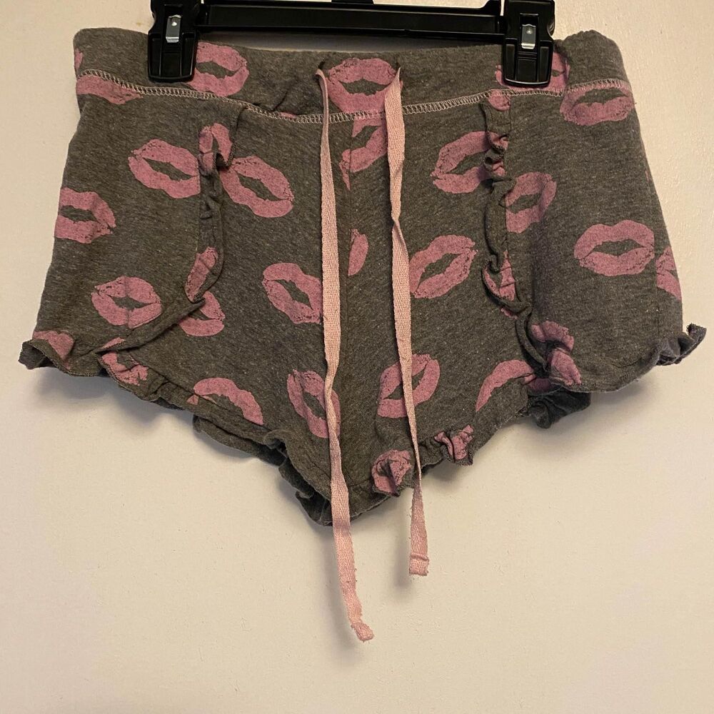 Grey/light pink kiss smooch sleep shorts Sz Small